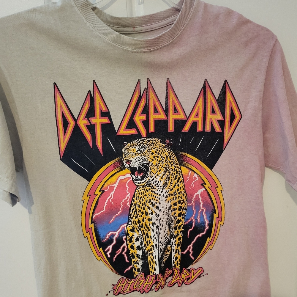 Def Leopard HIGH "N" DRY ROCK T Shirt. Size S/P